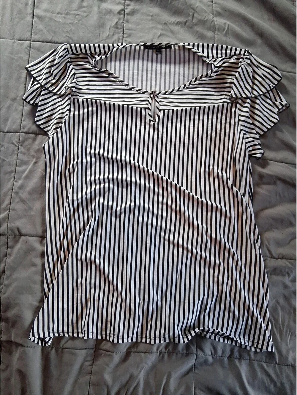 Atelier 29 Woman Navy Blue White Striped Flutter Sleeve Keyhole Top 1X F2